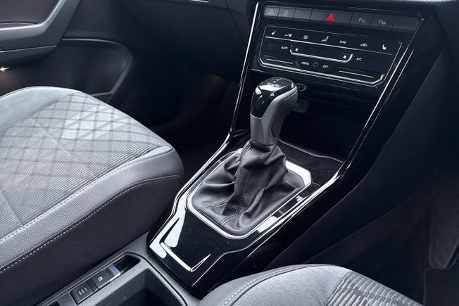 VOLKSWAGEN T-Roc Photo 23