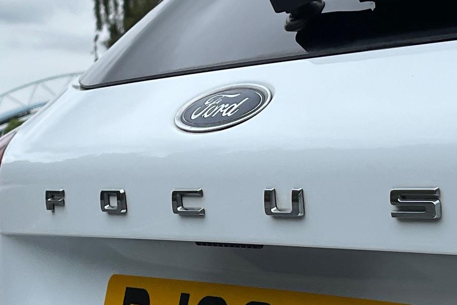 Ford Focus Photo autoimg-63d20fdfed10c96abe829ac9da65b92899dee2f4.jpg