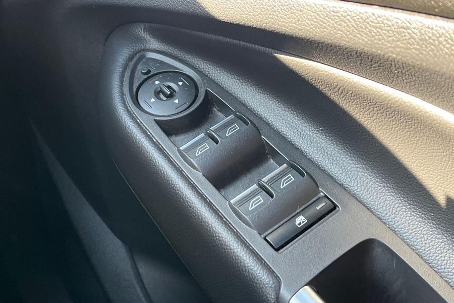 Ford Kuga Photo autoimg-63dc14e0fdabe0258ead5dd54b5cfff32ec38ece.jpg
