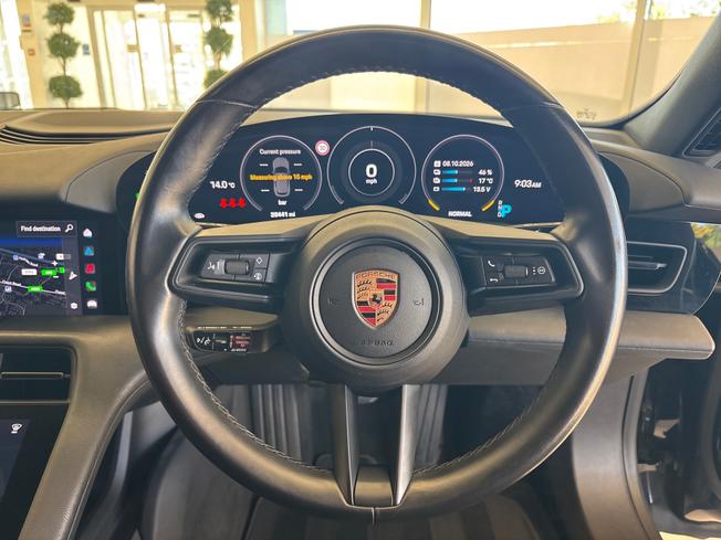 PORSCHE Taycan Photo 17