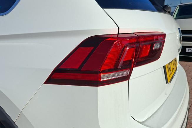 VOLKSWAGEN Tiguan Photo 18