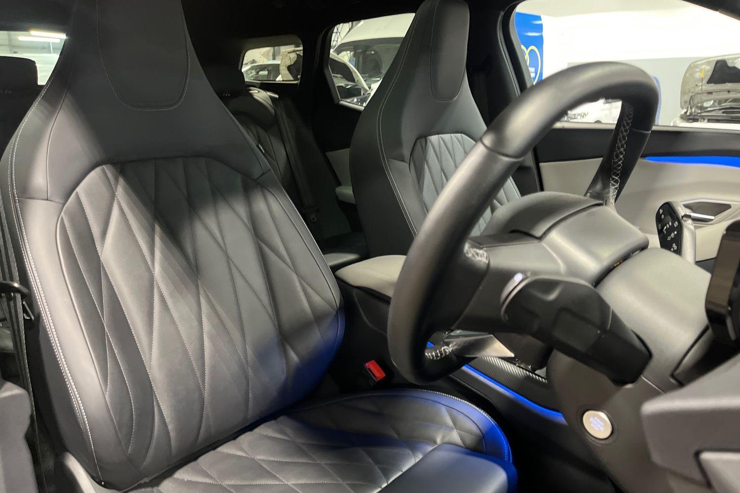 Ford Explorer Photo 16
