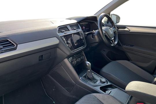 Volkswagen Tiguan Photo autoimg-63e4d453a452cda2f9890a52facd6d9eedbbe064.jpg