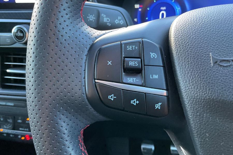 Ford KUGA Photo autoimg-63e85f600d0c548a7e7039c00a9bb94f1e363495.jpg
