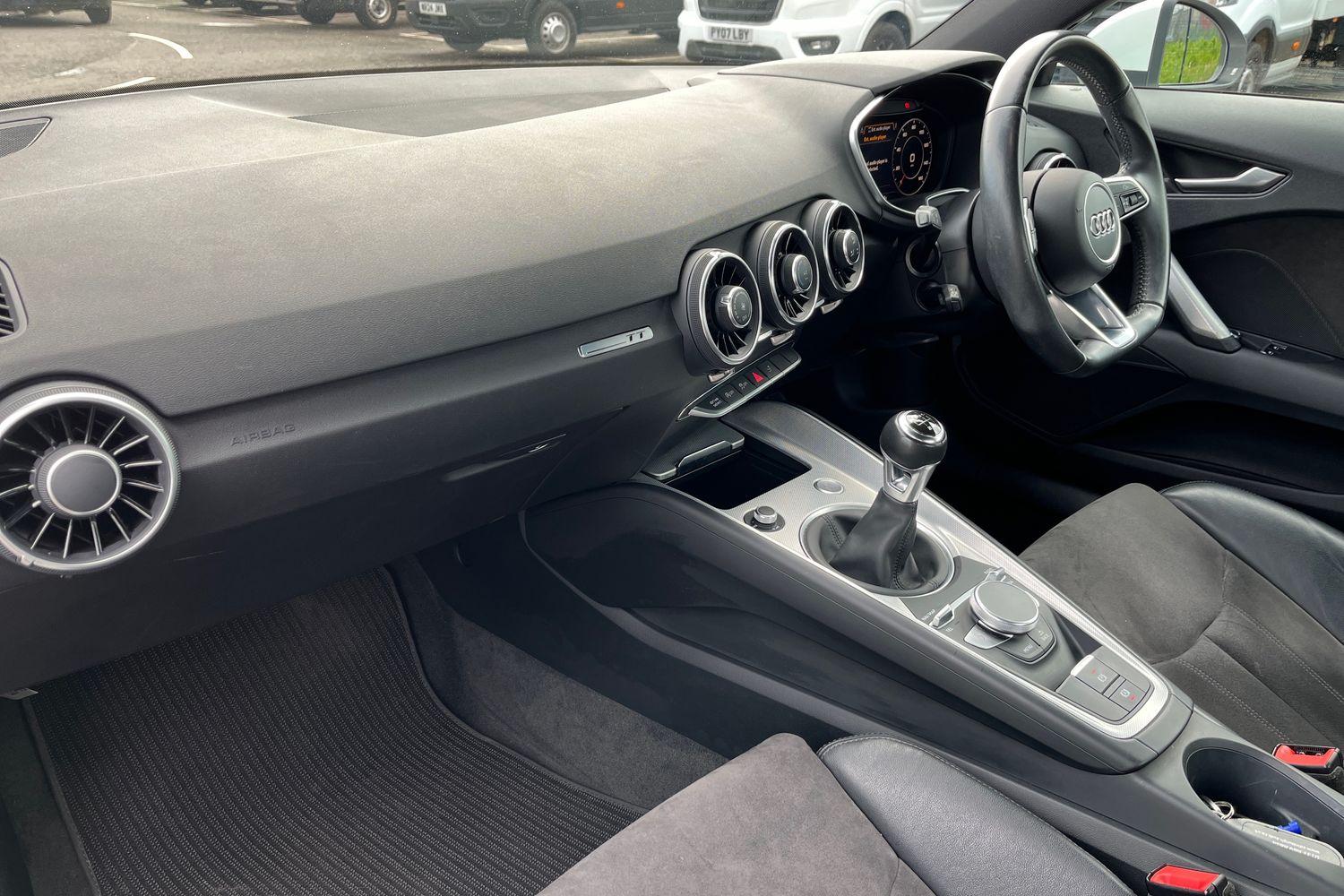 Audi TT Photo 17
