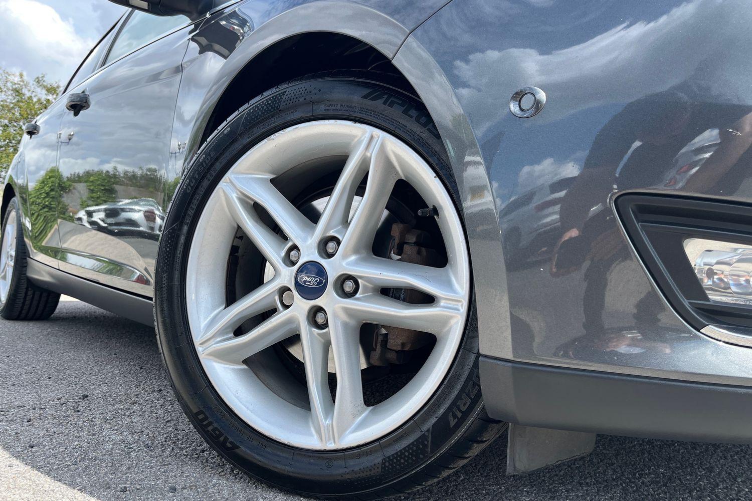Ford FOCUS Photo 7