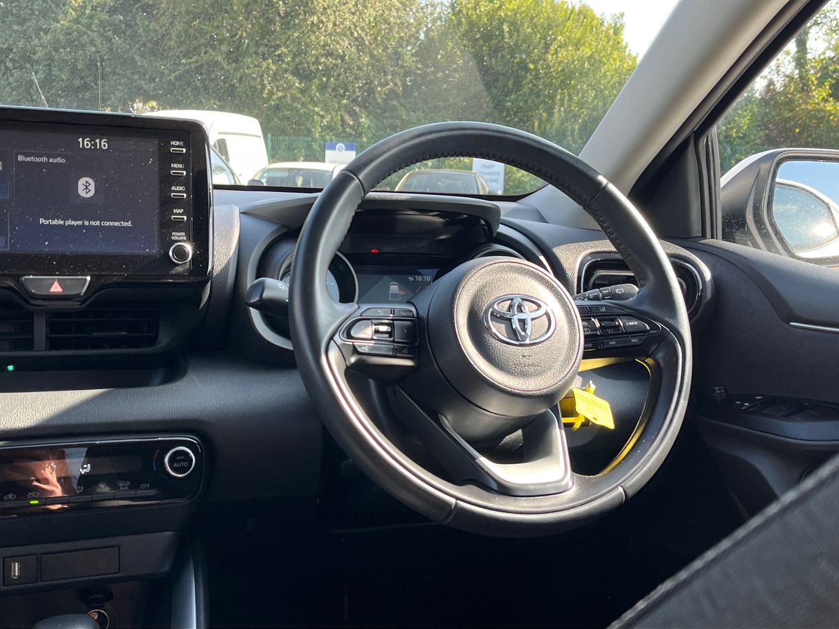 Toyota Yaris Photo 13
