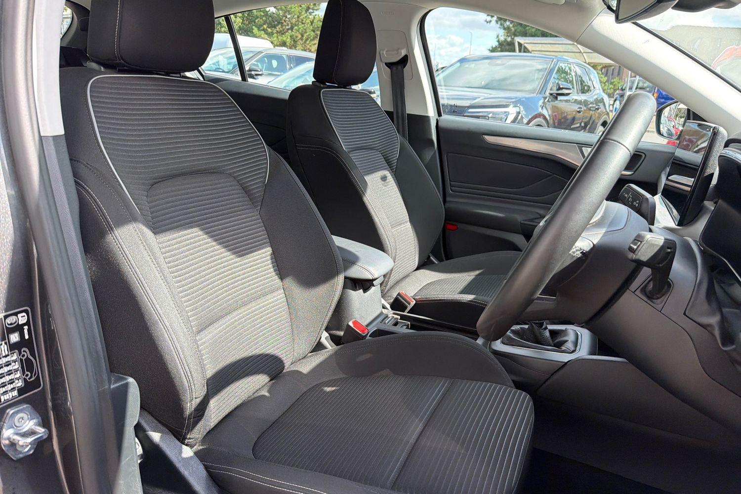 Ford FOCUS Photo 16
