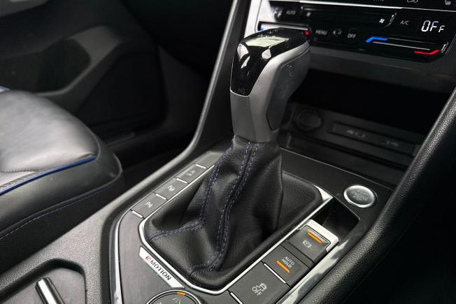 VOLKSWAGEN Tiguan Photo 24