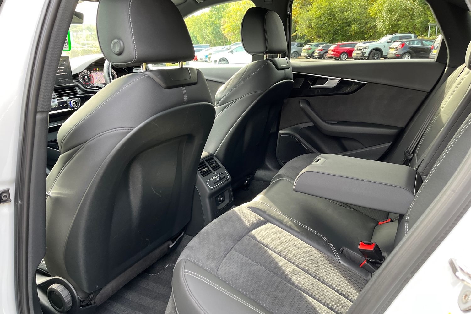 Audi A4 Photo 35