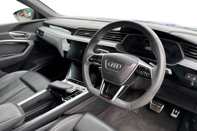 AUDI Q8 E-Tron Photo 6