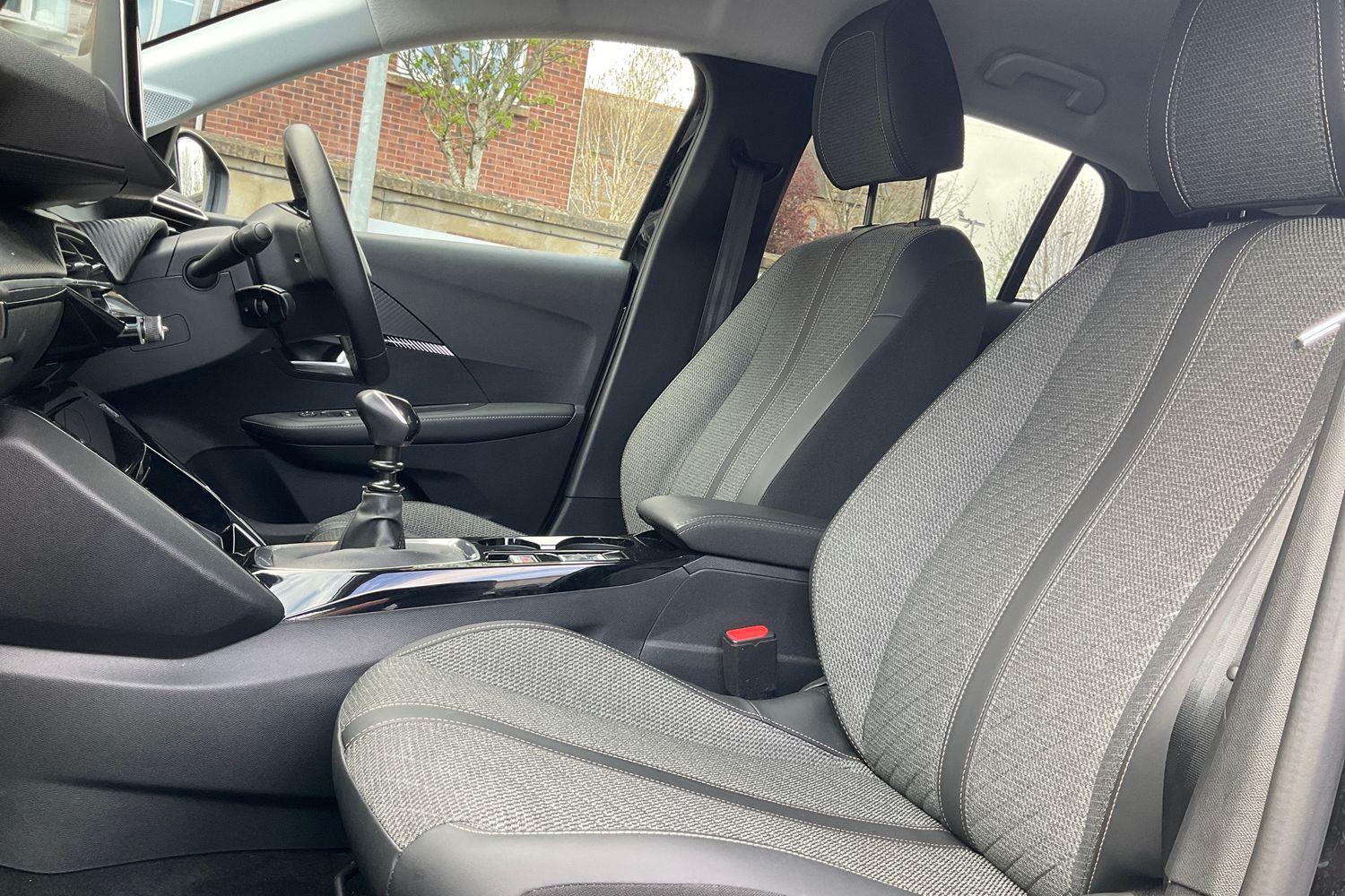 Peugeot 208 Photo 18