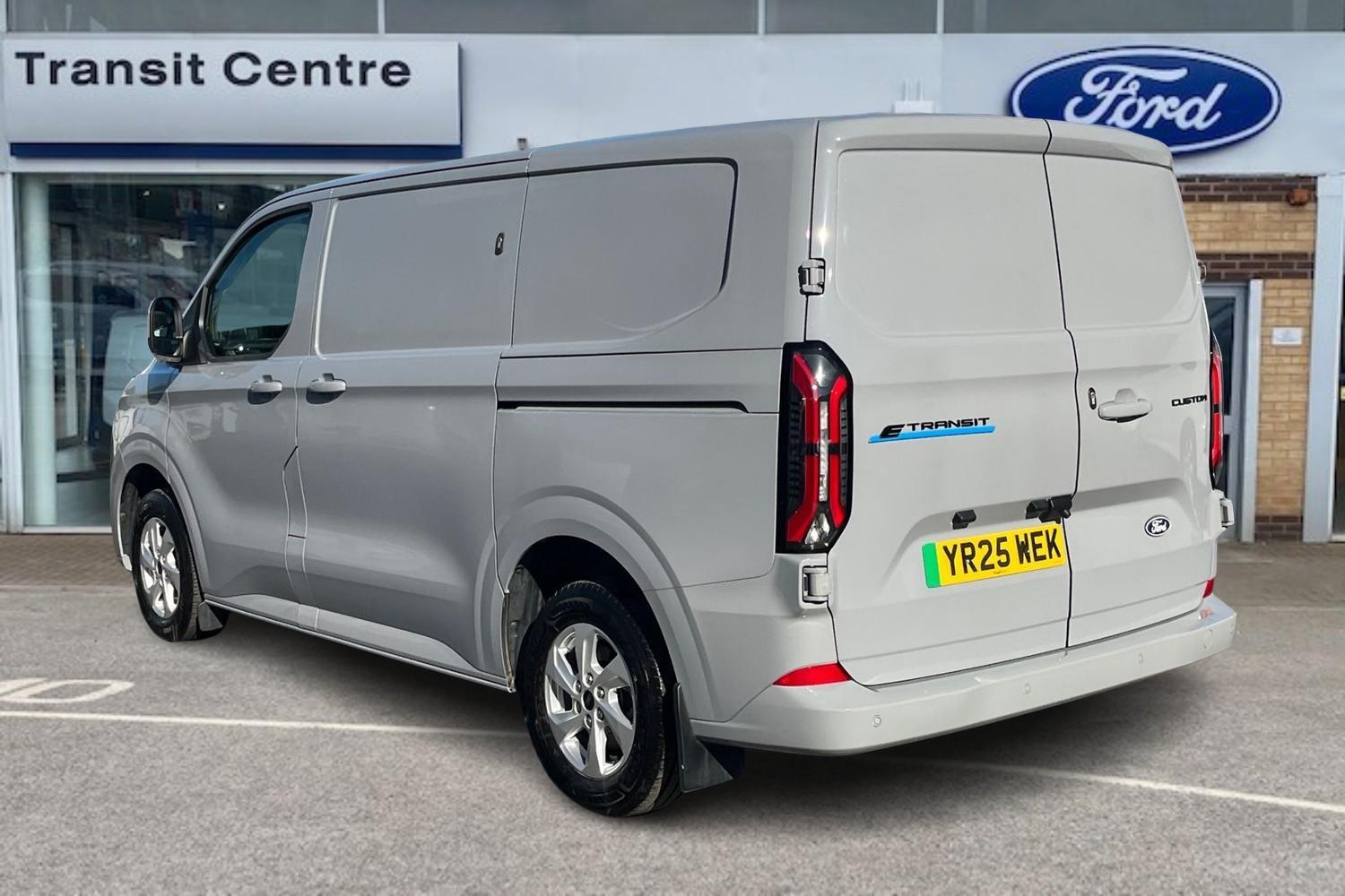 Ford TRANSIT E-CUSTOM Photo 1