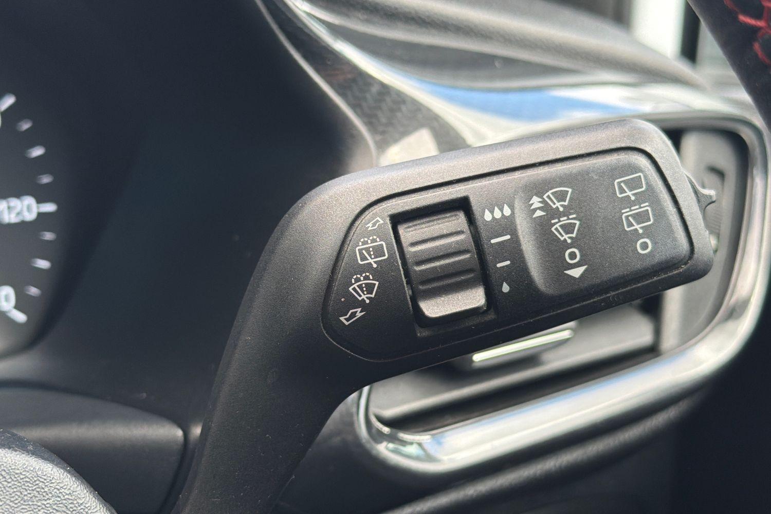 Ford FIESTA Photo 14