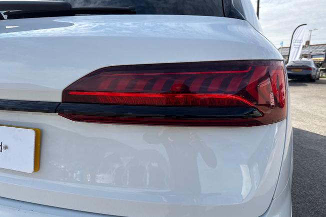 AUDI SQ7 Photo 18