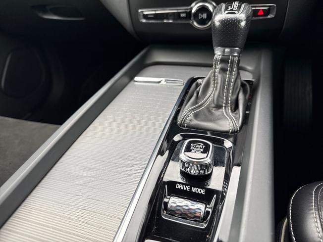 VOLVO XC60 Photo 32