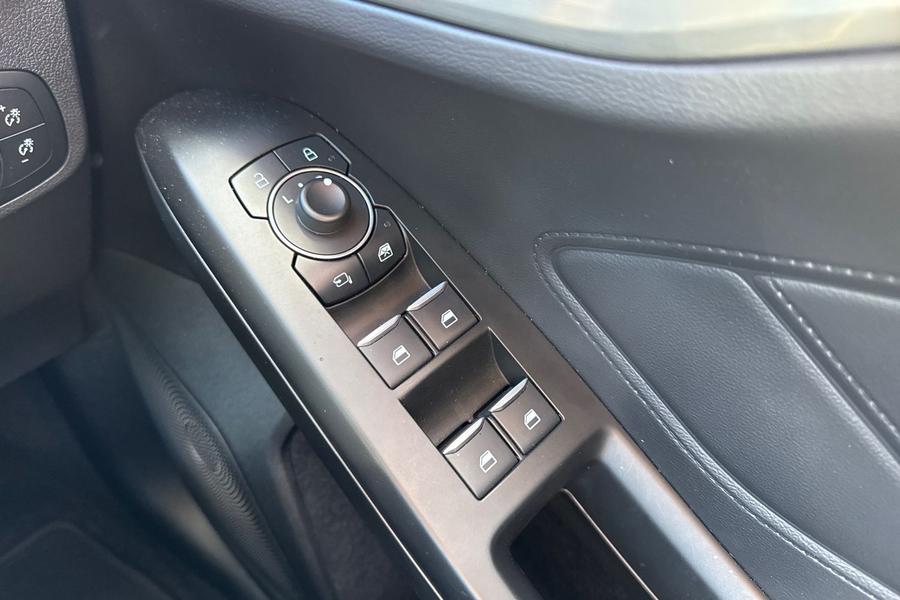 Ford FOCUS Photo autoimg-643c69ba74b5852d538c013463f5d49e243e6a2e.jpg