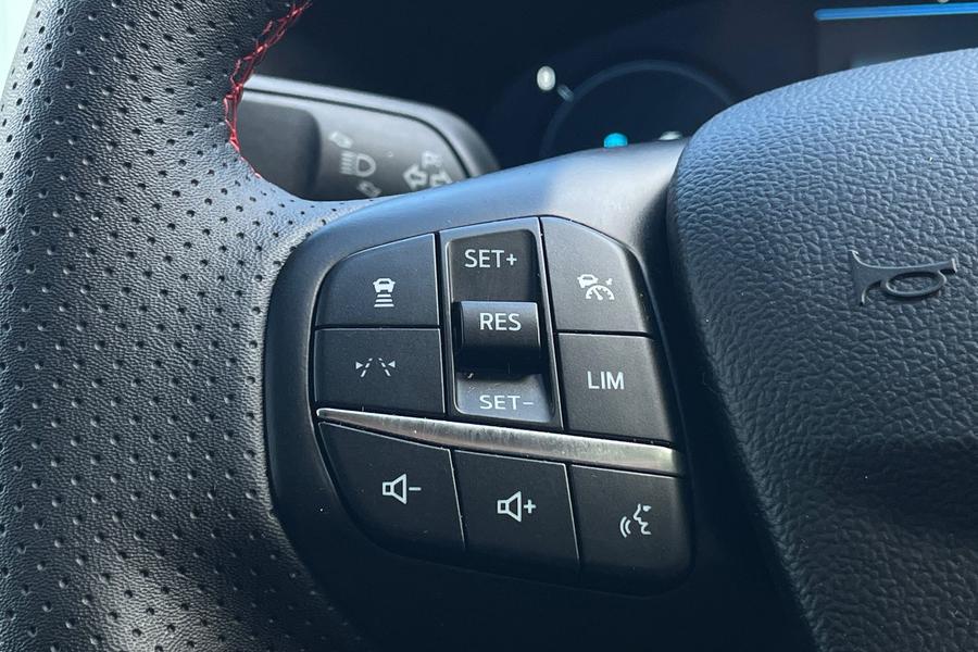 Ford Kuga Photo autoimg-643ceea268d0509d00d8ac54fc107eb49865f035.jpg