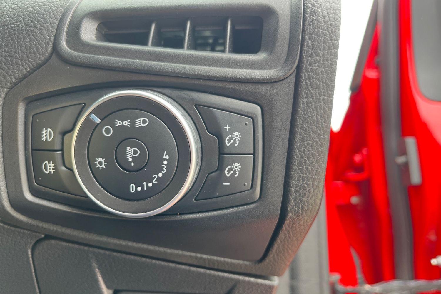 Ford FOCUS Photo 24