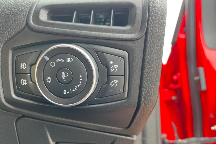 Ford FOCUS Photo autoimg-6448de4ceba35940710b65f5f2f0d76fc7f9d4ac.jpg