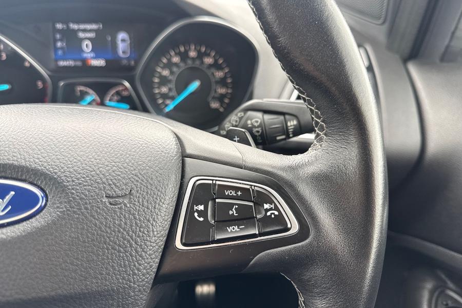 Ford KUGA Photo autoimg-644bc60f1fb46cfc6cfa1756203c28d289ce5218.jpg