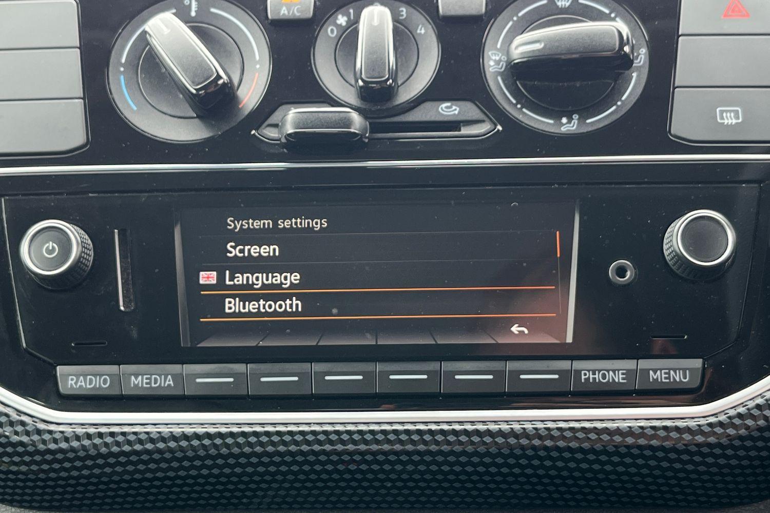Volkswagen UP Photo 24