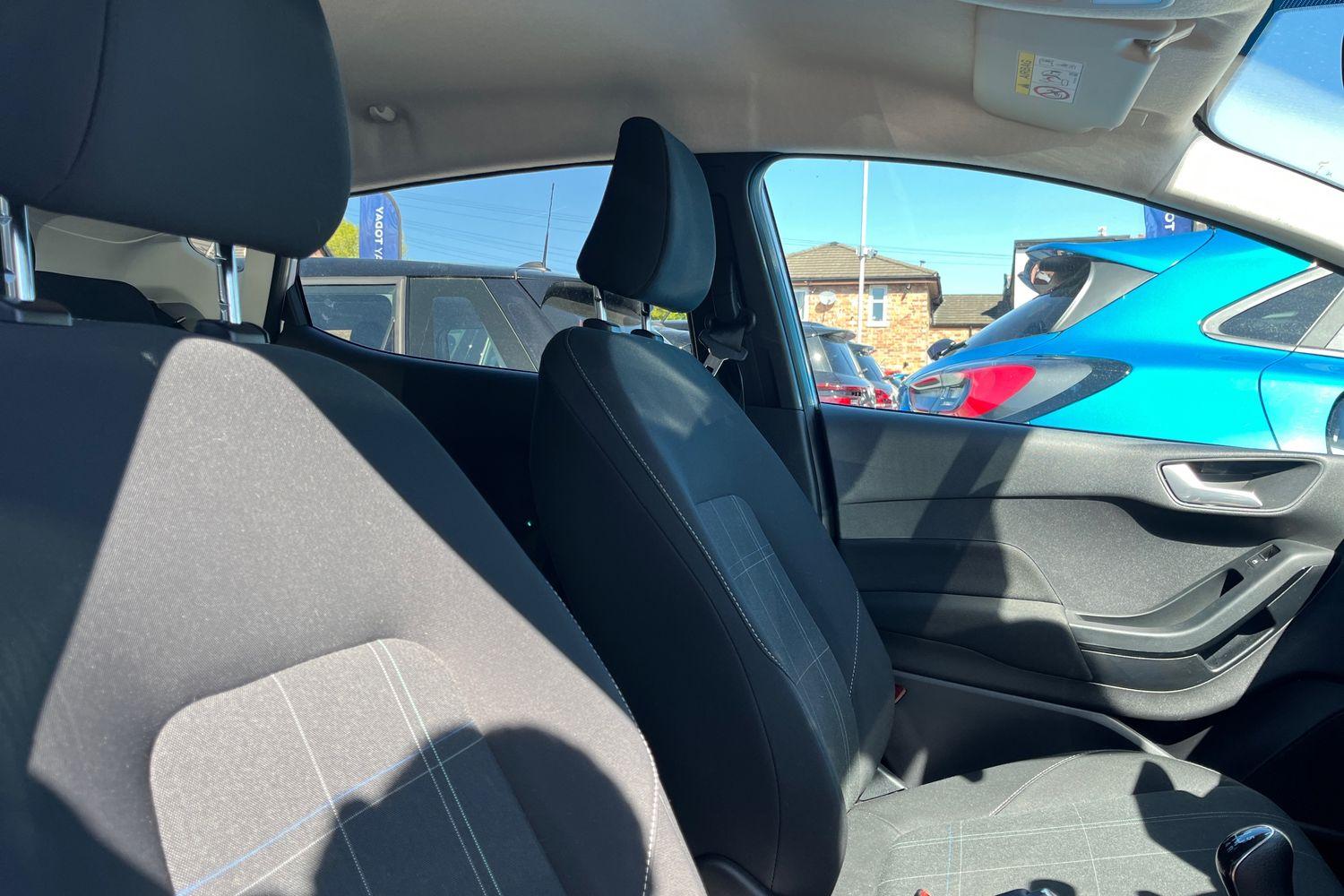 Ford FIESTA Photo 16