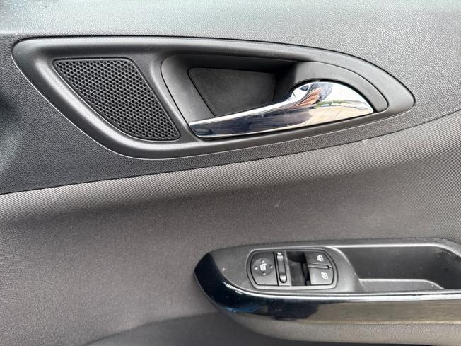 VAUXHALL Corsa Photo 27