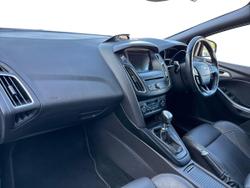 FORD Focus Photo 2