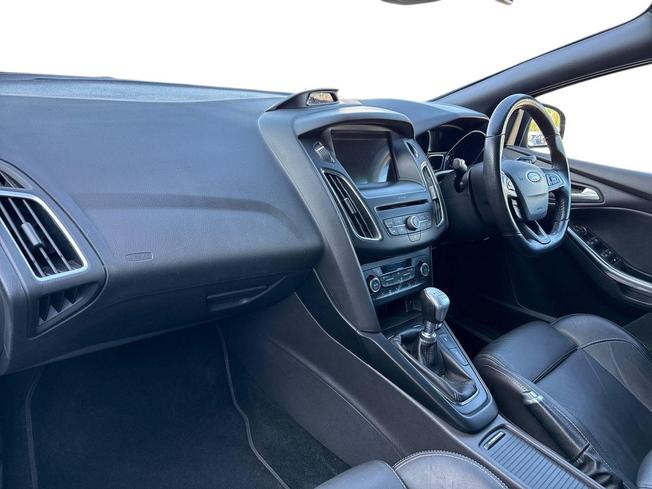 FORD Focus Photo 2