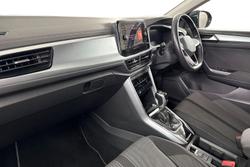 Volkswagen T-Roc Photo 2