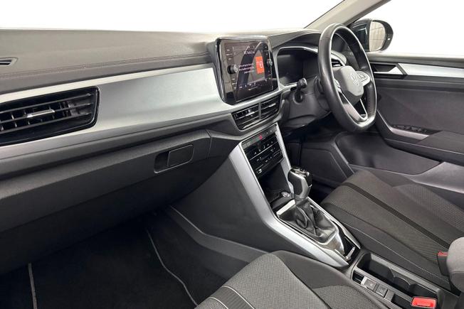 Volkswagen T-Roc Photo 2