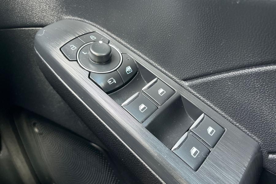 Ford KUGA Photo autoimg-64677bc40da1df5c1a7b0839ffda3f739dd6afc6.jpg