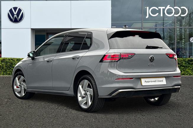 VOLKSWAGEN Golf Photo 3