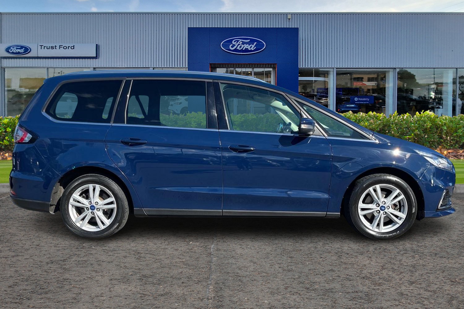 Ford Galaxy Photo 2