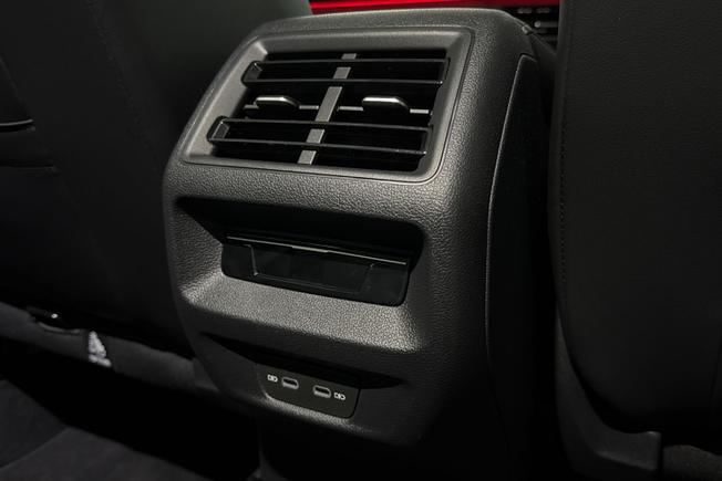 VOLKSWAGEN Tiguan Photo 30