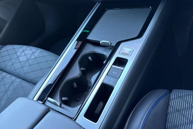 VOLKSWAGEN Passat Photo 23