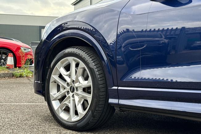 AUDI SQ2 Photo 24