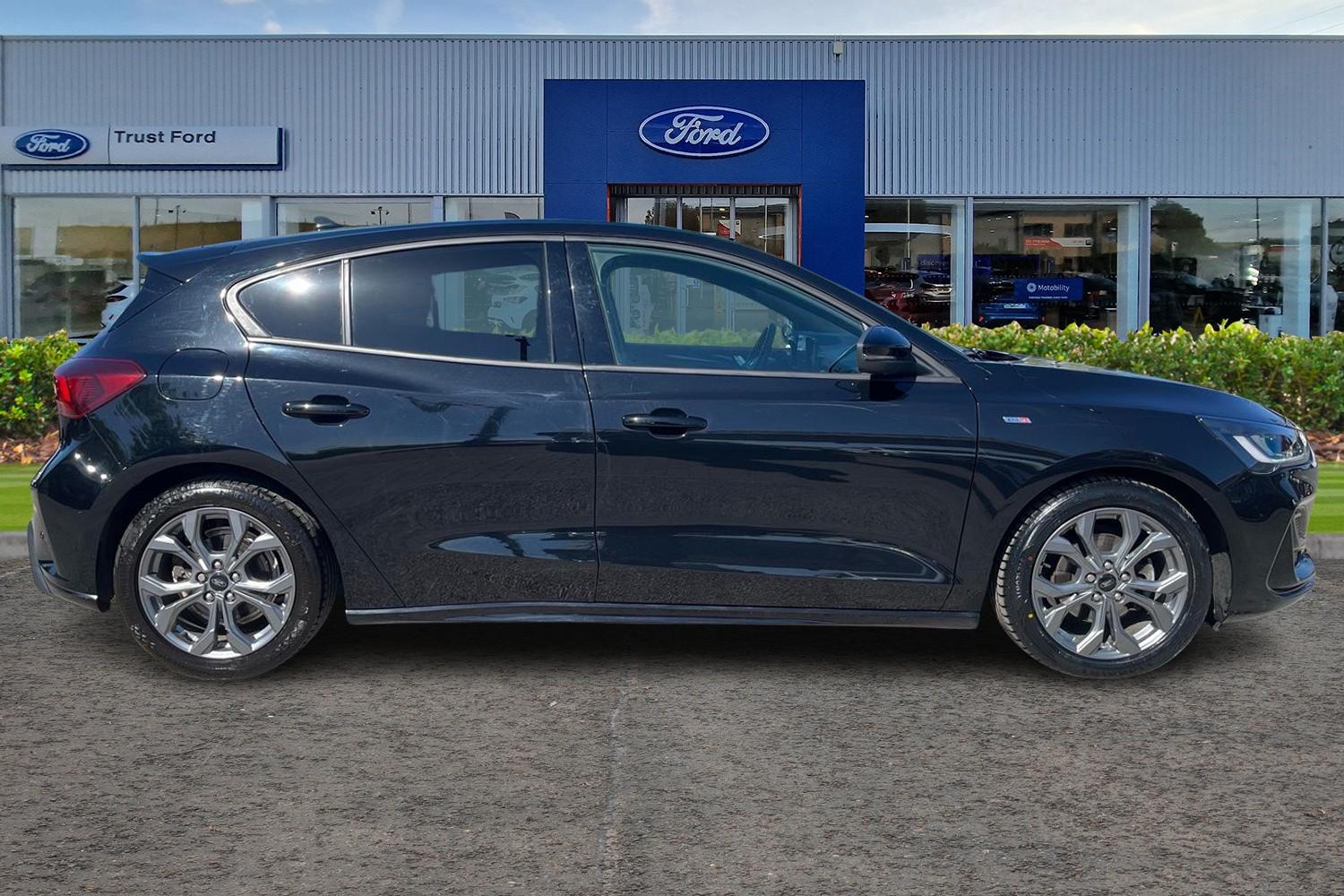 Ford FOCUS Photo 2