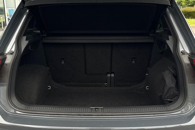 VOLKSWAGEN Tiguan Photo 12