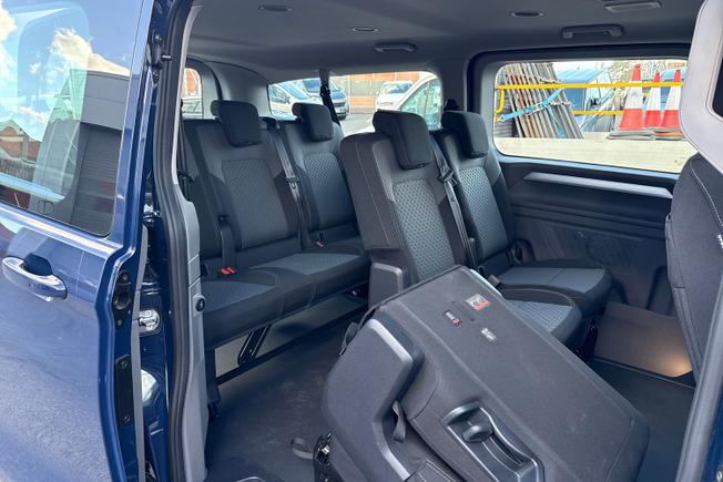 VOLKSWAGEN Transporter Shuttle Photo 34