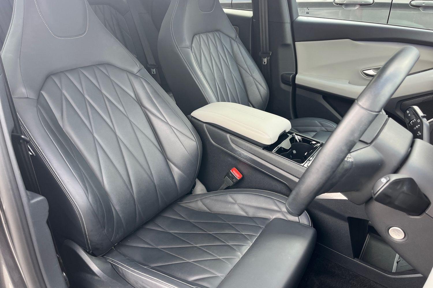 Ford Explorer Photo 16
