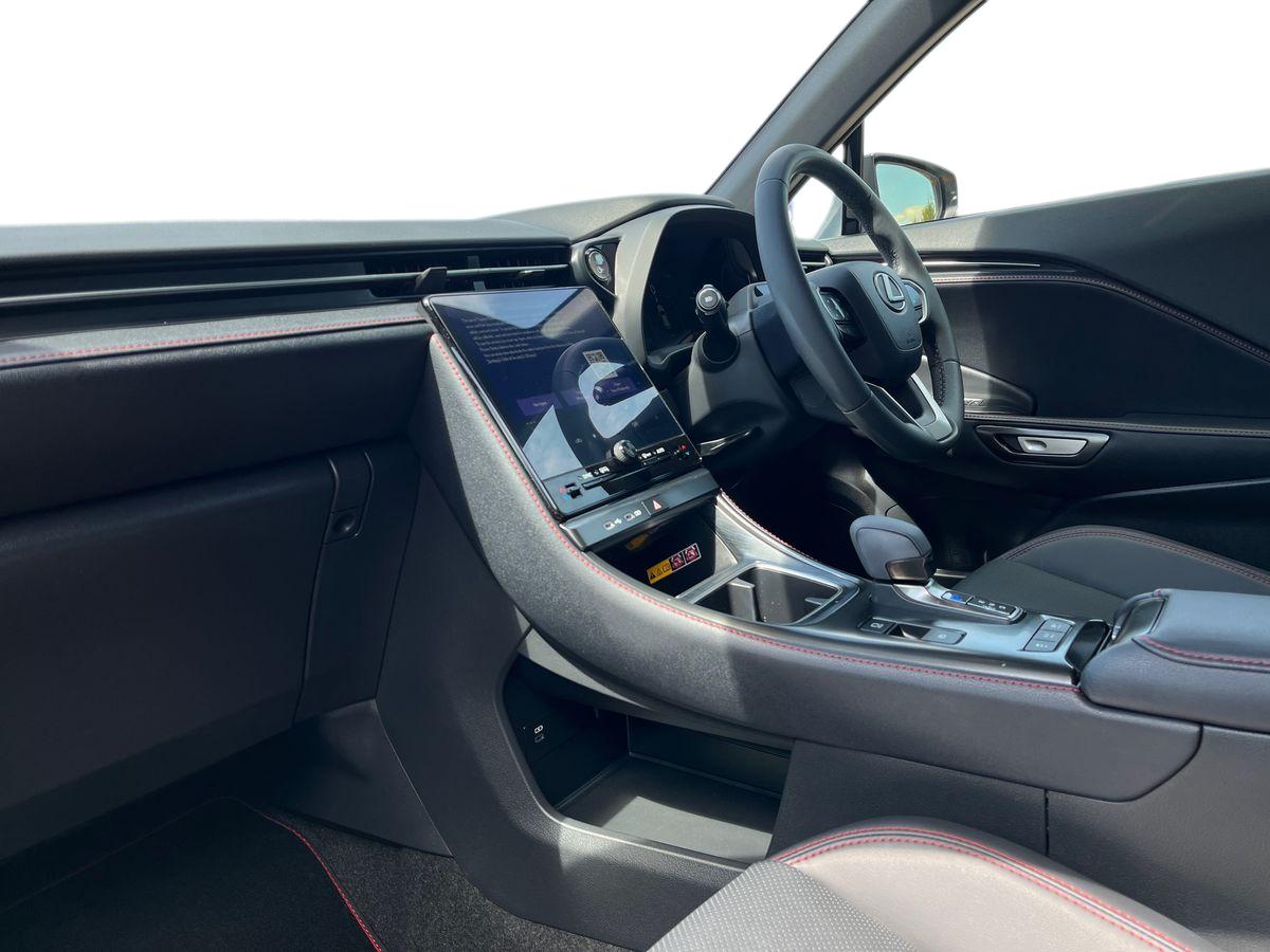 Lexus LBX Photo 2