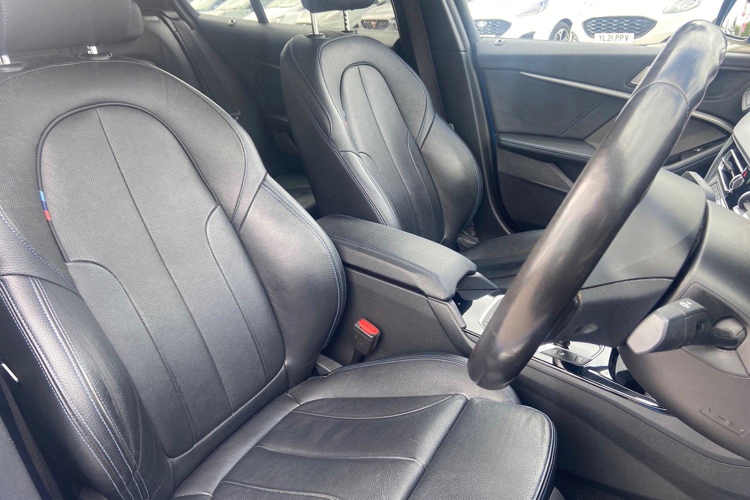 BMW 1 SERIES Photo 16
