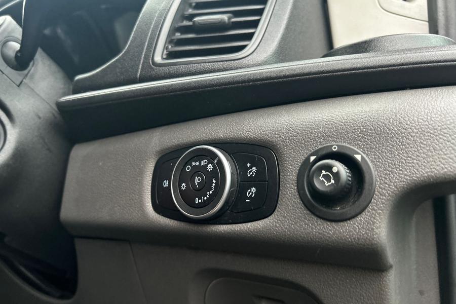 Ford TRANSIT Photo autoimg-64a084b252b4383fb4e0d2b41fc3b9f44ff7ea27.jpg