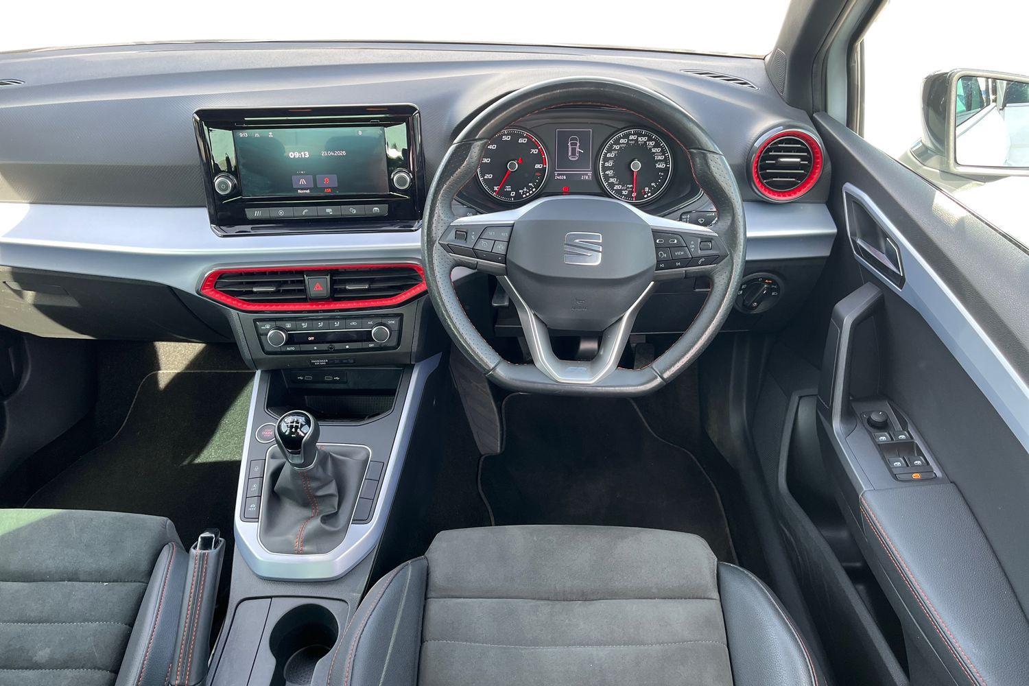 SEAT ARONA Photo 10
