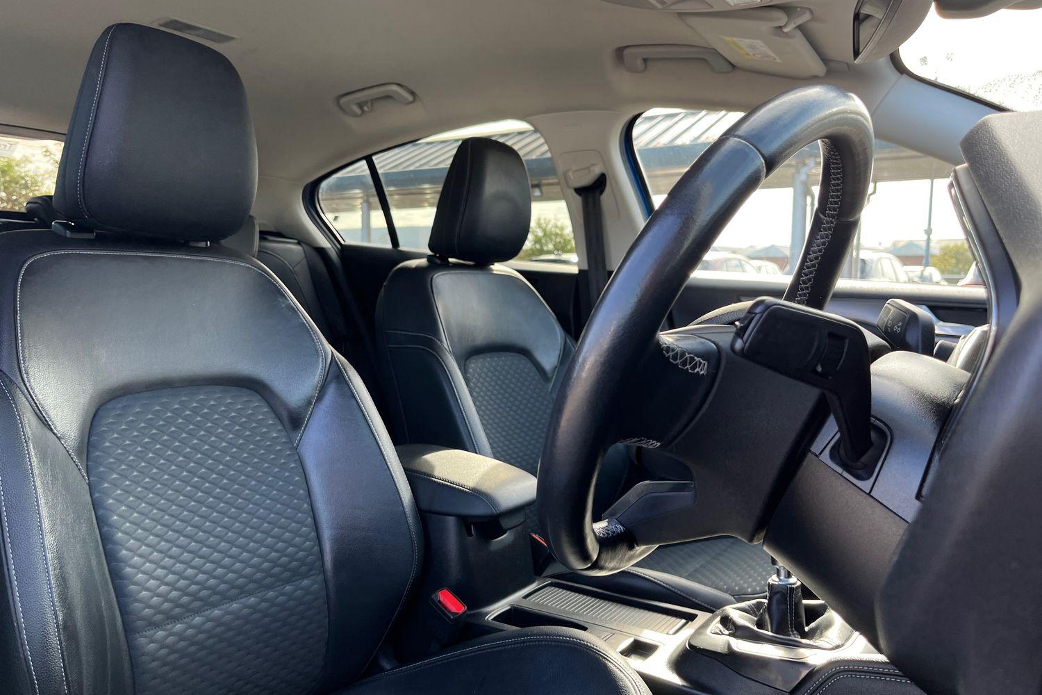 Ford FOCUS Photo 16