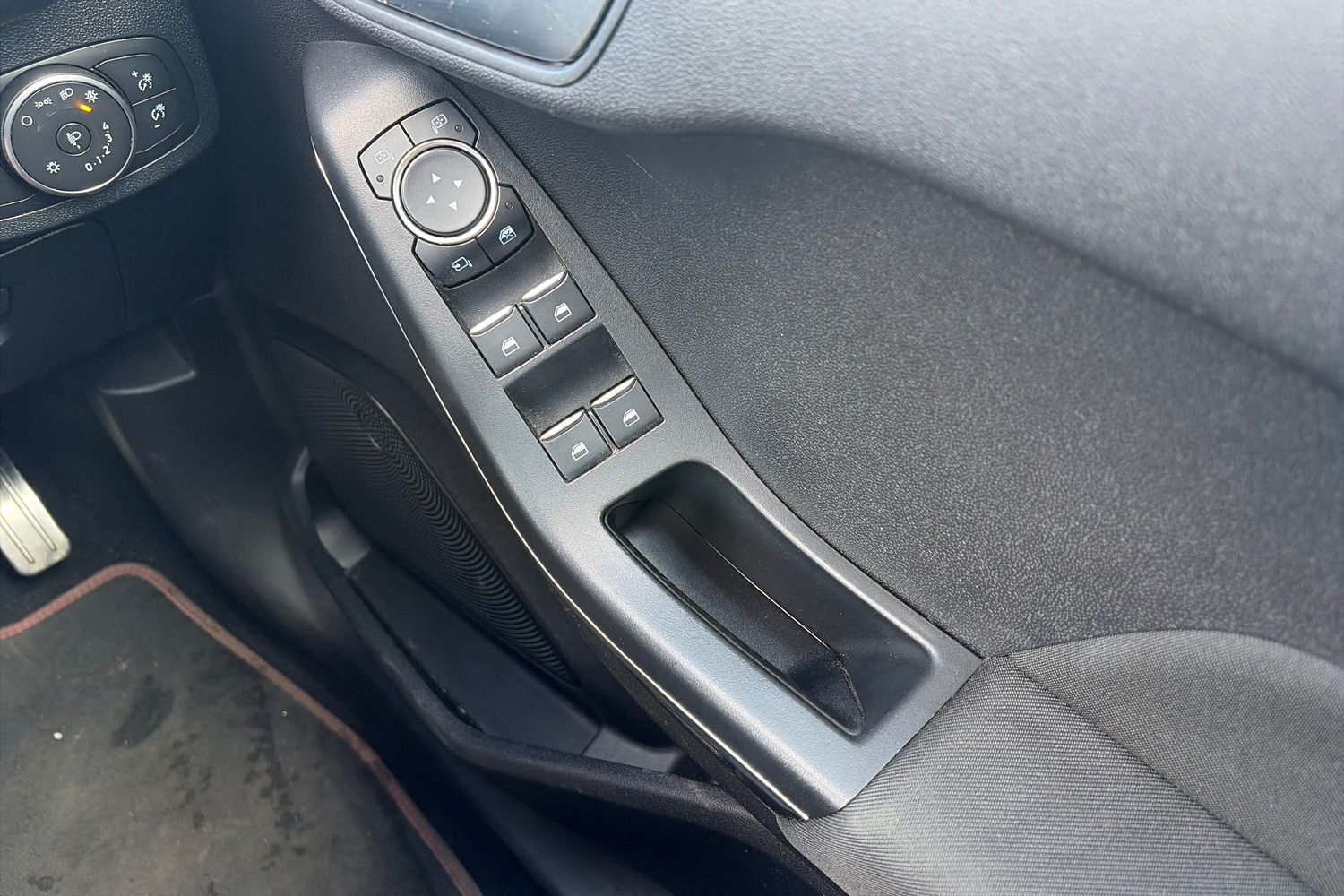 Ford FIESTA Photo 15