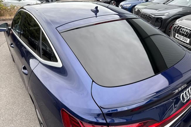 Audi e-tron Photo 23