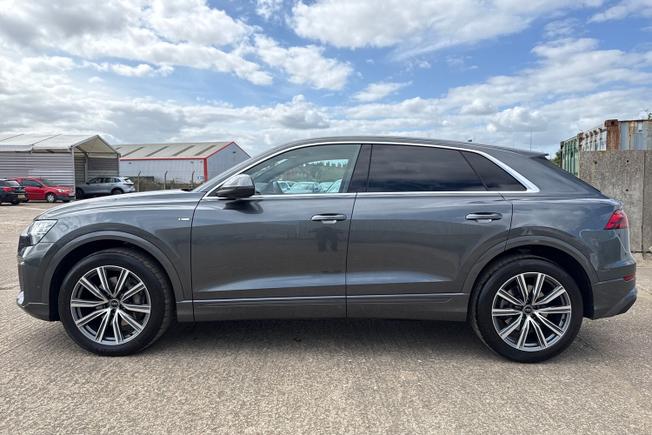 AUDI Q8 Photo 54